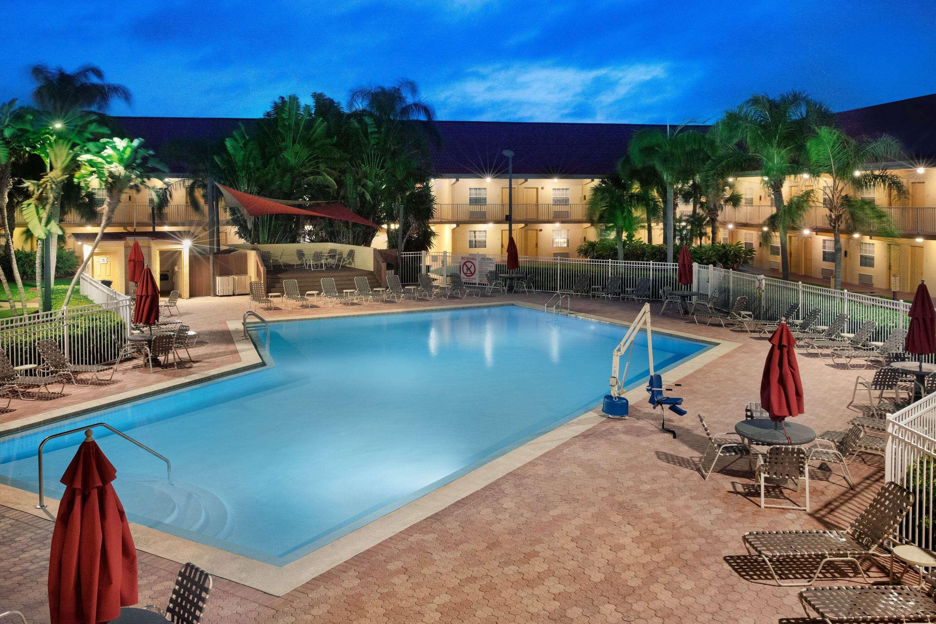 La Quinta Inn By Wyndham Cocoa Beach-Port Canaveral Zewnętrze zdjęcie